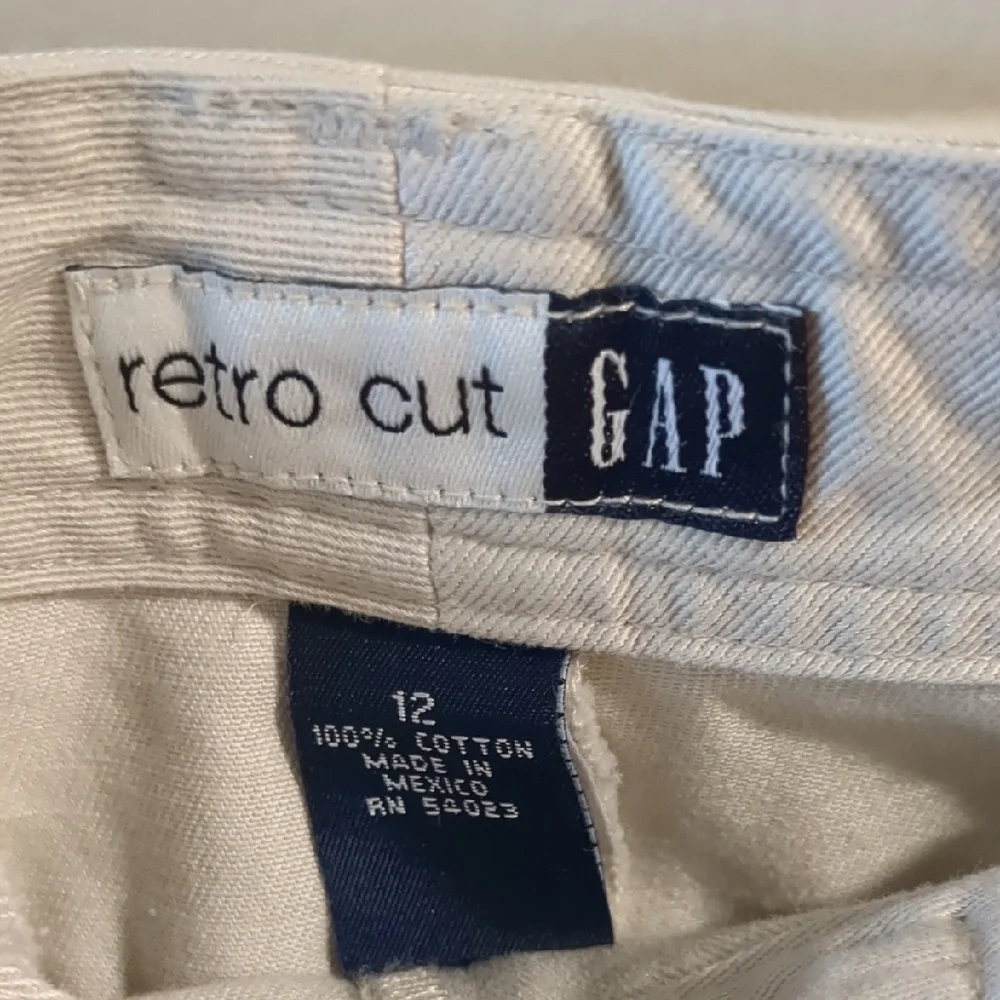 GAP Women's Classic Khaki Chinos - Picture 3 of 3